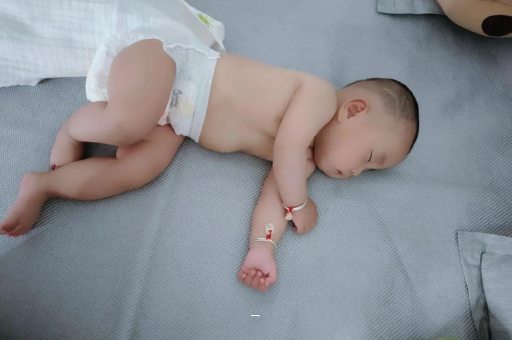 包生男孩正规公司宝宝咳到吐怎么办