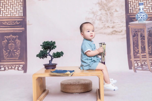 包生男孩正规公司宝宝几个月笑出声